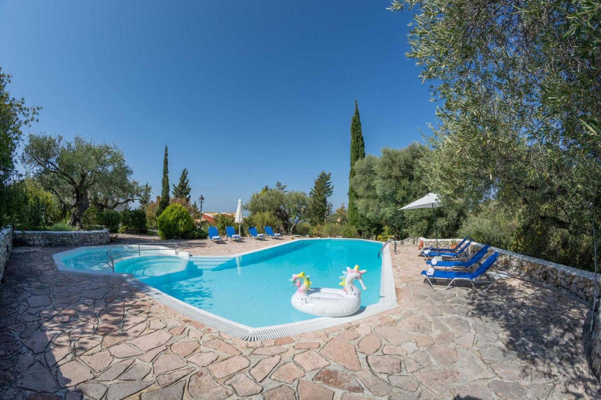 Agios Nikitas Villas Екстериор снимка